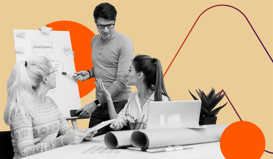 Equipo de profesionales en una oficina discutiendo sobre habilidades para el trabajo frente a un pizarrón blanco